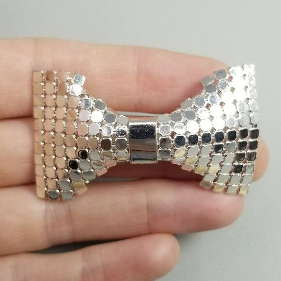 Vintage Sparkly Silver Bow Bowtie Shape Brooch, Metal Mesh Lapel Pin, Estate - Picture 1 of 6